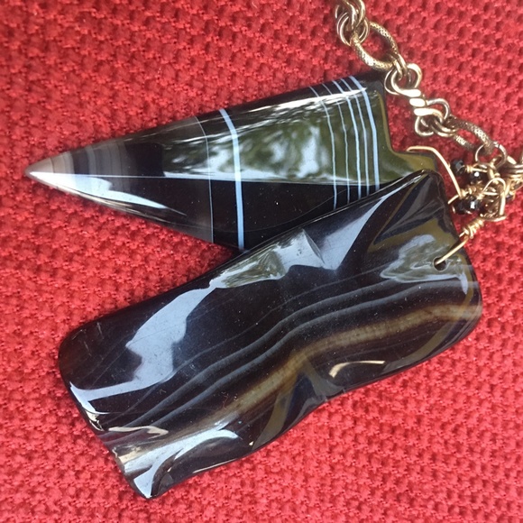 Chic Black Polished Arrowhead Pendant Gold Chain - Picture 5 of 8